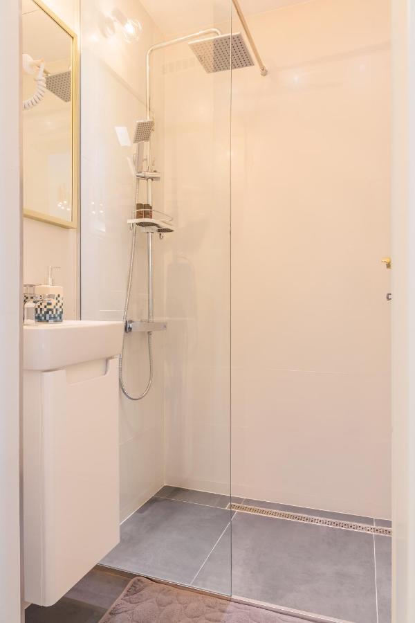 New Studio Carturesti - City Center Bucarest Extérieur photo