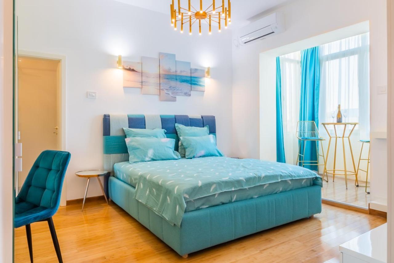 New Studio Carturesti - City Center Bucarest Extérieur photo